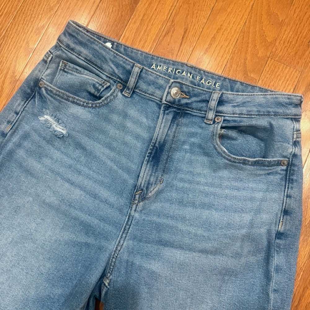 American Eagle Mom Jeans Womens 10 Stretch Denim Pants Light Wash Distressed - Picture 2 of 11